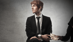 Regierung erwägt schärferes Strafrecht gegen korrupte Ärzte