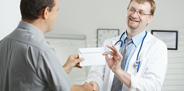 Zahnarzt betrog Versicherung – Patienten machten mit