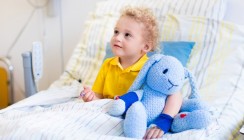 Senken kombinierte Operationen bei Kindern die Risiken?