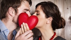 Mit nur einem Kuss: 80 Mio. Bakterien wechseln den Besitzer