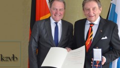 Dr. Janusz Rat erhält Bundesverdienstkreuz