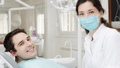 Zu wenige Dentalhygieniker: Praxen locken mit hohen Gehältern