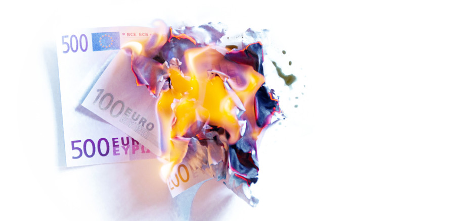 Zahnarzt fingierte Rechnungen in Höhe von 270.000 Euro