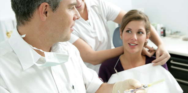 Anzahl angestellter Zahnärzte steigt