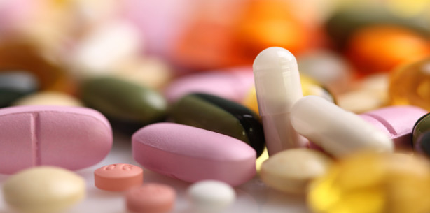 Geringverdiener greifen besonders häufig zu Medikamenten