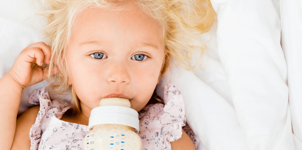 Auch Milch kann bei Kindern zu Karies führen