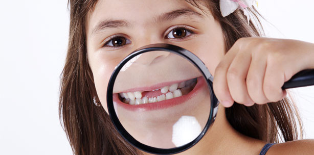 Zahnersatz im Milchgebiss hält Lücke für bleibenden Zahn frei