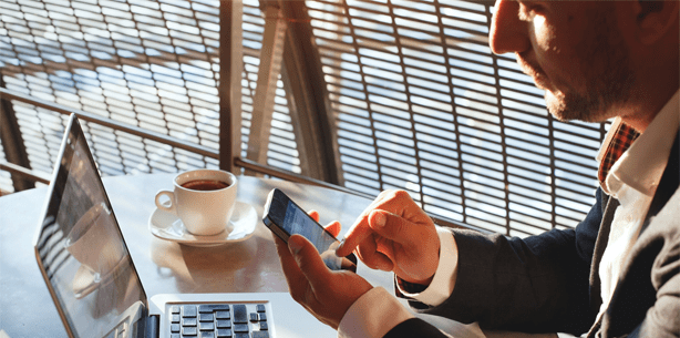 Arbeitgeber können Mobiltelefone am Arbeitsplatz verbieten