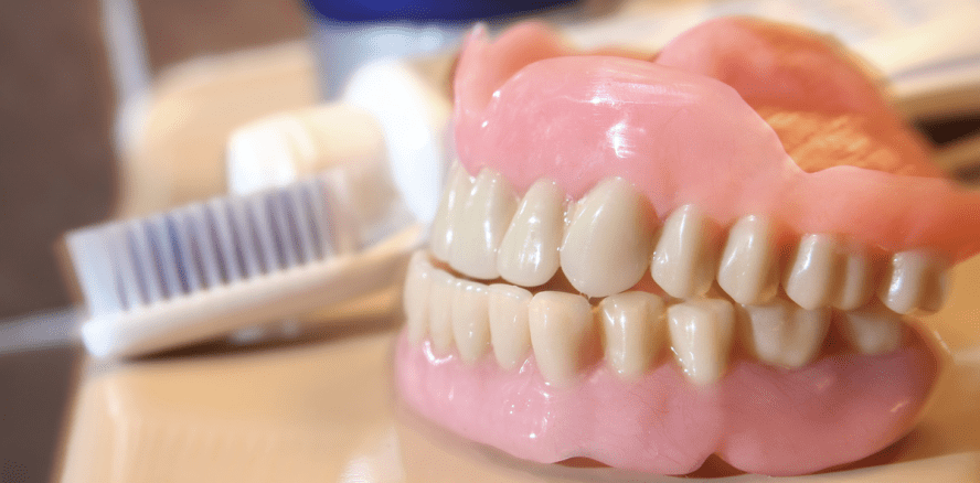 Tipps für die Zahnpflege bei Pflegebedürftigen