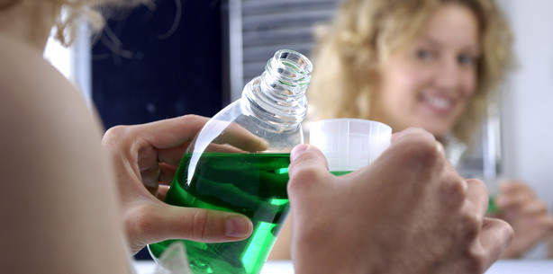 100 Prozent Bio: Mit Pflanzenextrakten lästigen Mundgeruch stoppen