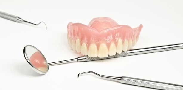 Nachbesserungsrecht bei Gewährleistung von Zahnersatz