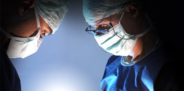 Sturz vom OP-Tisch: Vier Zähne futsch