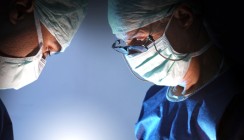 Sturz vom OP-Tisch: Vier Zähne futsch