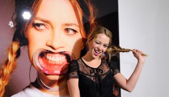 Invisalign präsentierte Vernissage:  „Bitte recht freundlich“