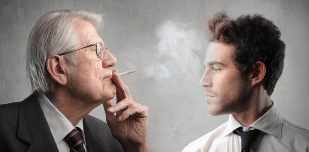 Passivrauchen: Wie stark ist die Gefahr für die Zähne?