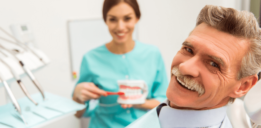 Prophylaktische Mundhygiene im Seniorenzentrum