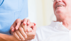 Patientenschützer: Zahnärzte müssen einmal im Jahr ins Pflegeheim