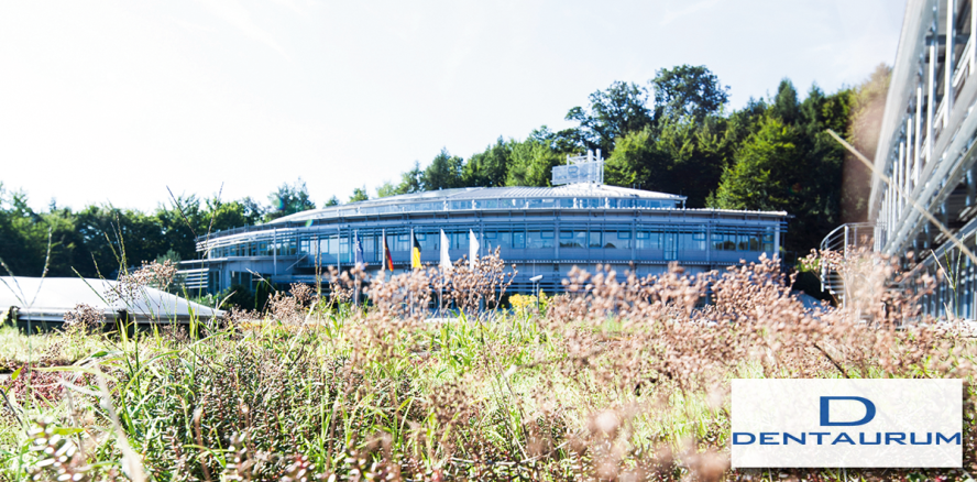 Der Dentaurum-Gruppe auf's grüne Dach gestiegen