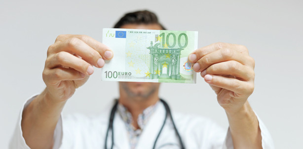 Schnelle Arzt-Termine gegen Geld: Medizinerin weist Vorwürfe zurück