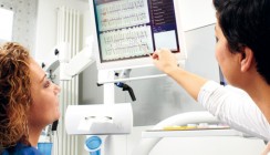 Zahn- und Implantatreinigung mit Konzept