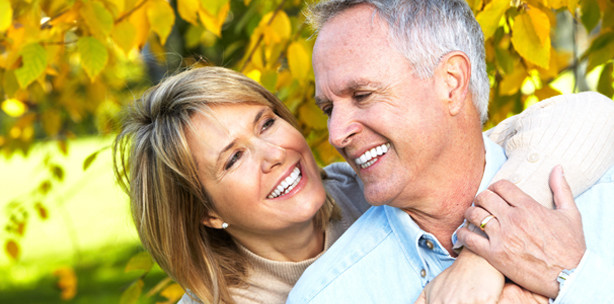 Die richtige Pflege für reife Zähne: Zahngesund bis ins hohe Alter