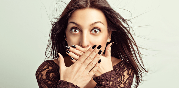 Haare, Nägel und einmal Zähne, bitte! – Bleaching beim Friseur