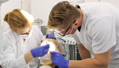 Simulationslabor für angehende Zahnärzte neu ausgestattet