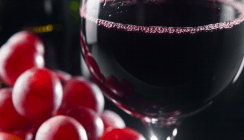 Kann ein Glas Rotwein Karies verhindern?