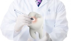 Partikel aus kristallinem Quarz schleifen Zähne ab