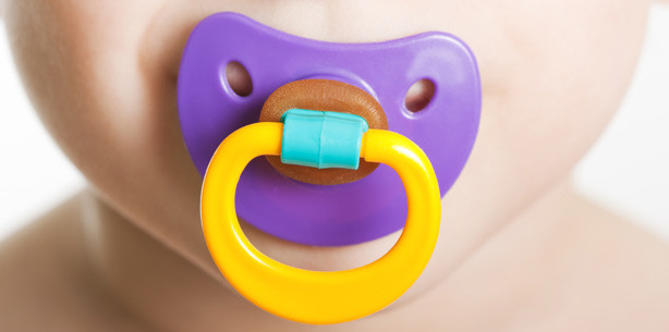 Erwachsenenspeichel kann Kinderzähnen schaden