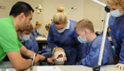 Probebohren – Schnupperstudium Zahnmedizin in Witten