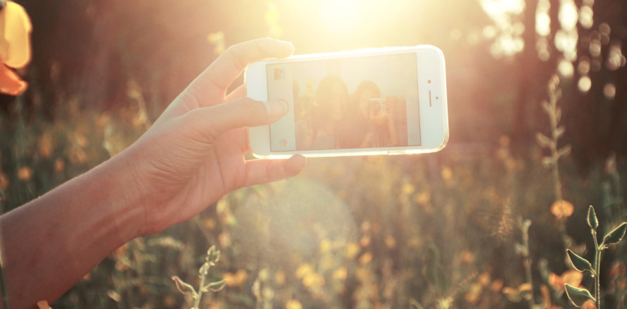 Selfies lassen die Haut schneller altern