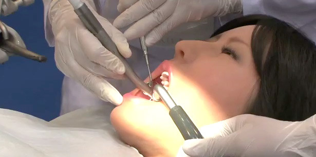 Roboter imitiert Zahnarzt-Patienten