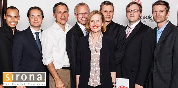 Sirona nimmt Designaward „red dot“ für SINIUS entgegen