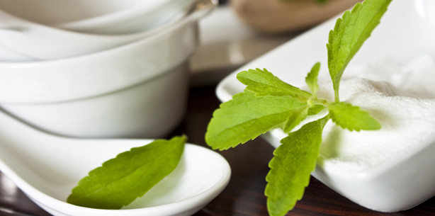 Auch der Süßstoff Stevia kann Zähnen schaden
