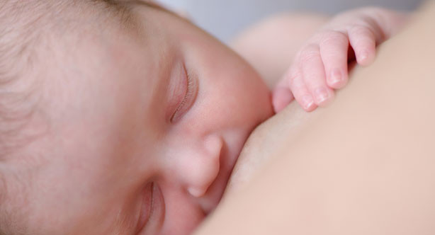 Zu kurzes Zungenbändchen kann zu Stillproblemen führen