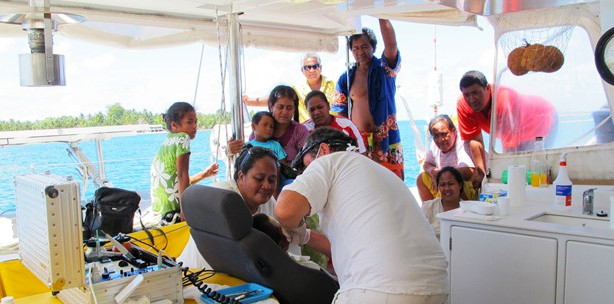 Eine Praxis segelt um die Welt