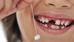 Lass das mal den Papa machen: Zahn ziehen für echte Männer