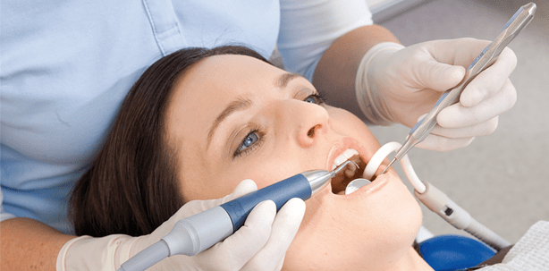 Parodontitis- und Periimplantitistherapie: minimalinvasiv und effektiv