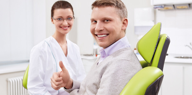 Deutsche schätzen die Kompetenz ihres Zahnarztes