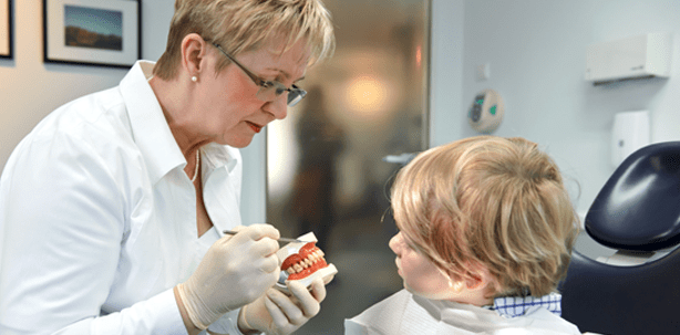 Neues Vorsorgeprogramm „Junge Zähne“ gegen Karies