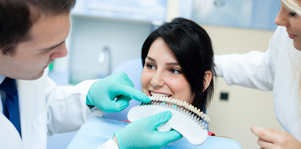 Zahnmediziner gibt Tipps zum Bleaching im Praxisalltag