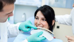 Zahnmediziner gibt Tipps zum Bleaching im Praxisalltag