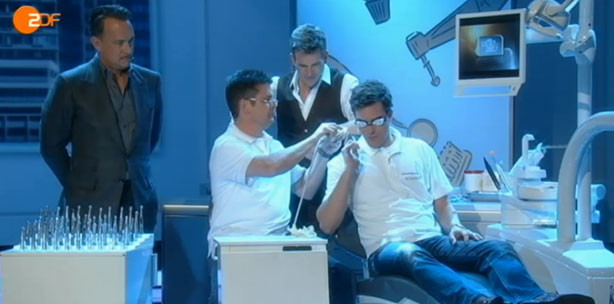 Zahnarzt bei „Wetten, dass…?“ fühlt Zuschauern auf den Nerv