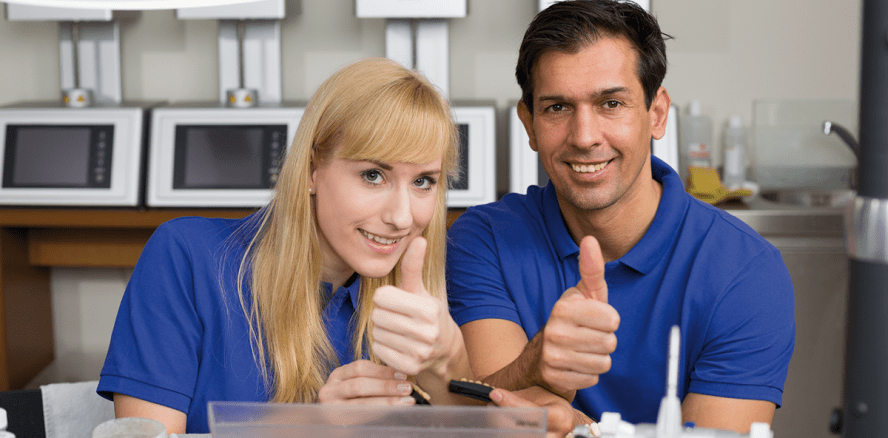 Zahnarzt und Zahntechniker – ebenbürtige Partner