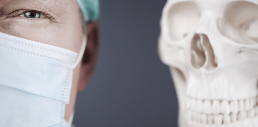 120 verpfuschte Fälle: Zahnarzt wird der Prozess gemacht