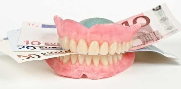 Zahnarzt wegen günstiger Preise verklagt