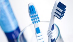 Deutsche wechseln zu selten ihre Zahnbürste