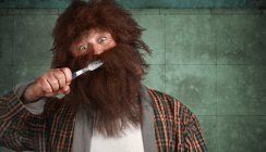 Mit Zahnbürste für mehr Volumen sorgen: Funktioniert der Haartrick?