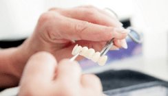 Zahnersatz aus dem Ausland – was ist zu beachten?